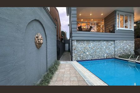 Casa para alugar com 570m², 5 quartos e 2 vagas Casa para alugar com 570m², 5 quartos e 2 vagasPiscina