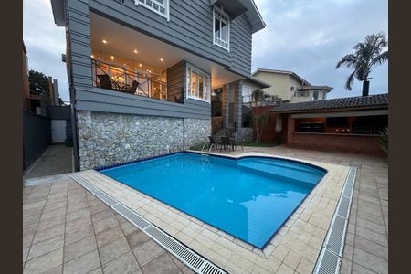 Casa para alugar com 570m², 5 quartos e 2 vagas Casa para alugar com 570m², 5 quartos e 2 vagasPiscina
