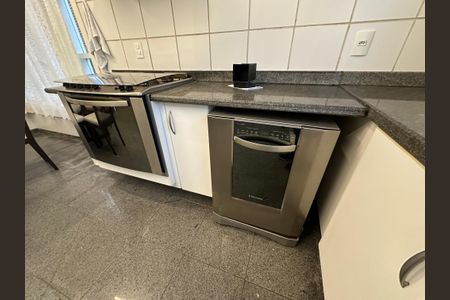 Casa para alugar com 570m², 5 quartos e 2 vagas Casa para alugar com 570m², 5 quartos e 2 vagasCozinha