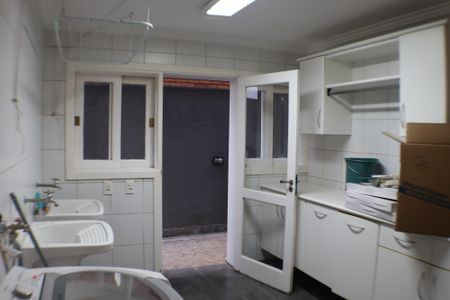 Casa para alugar com 570m², 5 quartos e 2 vagas Casa para alugar com 570m², 5 quartos e 2 vagasÁrea de Serviço
