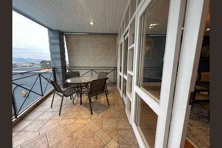 Casa para alugar com 570m², 5 quartos e 2 vagas Casa para alugar com 570m², 5 quartos e 2 vagasVaranda