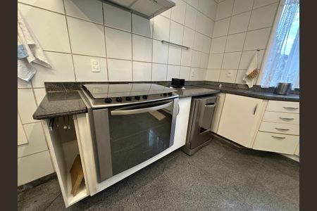 Casa para alugar com 570m², 5 quartos e 2 vagas Casa para alugar com 570m², 5 quartos e 2 vagasCozinha