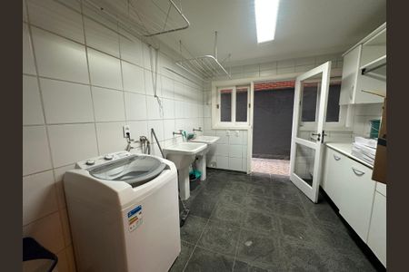 Casa para alugar com 570m², 5 quartos e 2 vagas Casa para alugar com 570m², 5 quartos e 2 vagasÁrea de Serviço