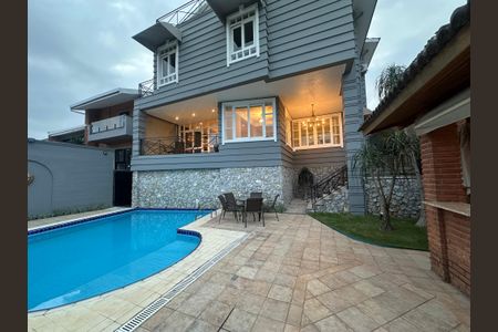 Casa para alugar com 570m², 5 quartos e 2 vagas Casa para alugar com 570m², 5 quartos e 2 vagasPiscina