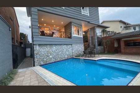 Casa para alugar com 570m², 5 quartos e 2 vagas Casa para alugar com 570m², 5 quartos e 2 vagasPiscina