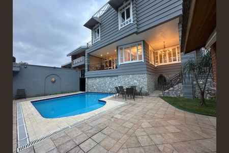 Casa para alugar com 570m², 5 quartos e 2 vagas Casa para alugar com 570m², 5 quartos e 2 vagasPiscina