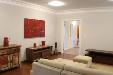 Casa para alugar com 570m², 5 quartos e 2 vagas Casa para alugar com 570m², 5 quartos e 2 vagasSala 2