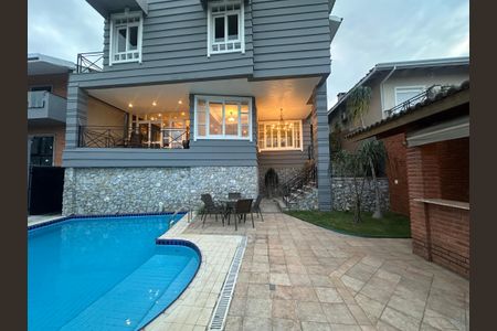 Casa para alugar com 570m², 5 quartos e 2 vagas Casa para alugar com 570m², 5 quartos e 2 vagasPiscina