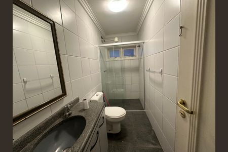 Casa para alugar com 570m², 5 quartos e 2 vagas Casa para alugar com 570m², 5 quartos e 2 vagasBanheiro de serviço