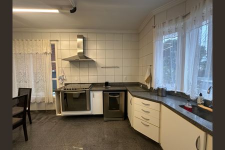 Casa para alugar com 570m², 5 quartos e 2 vagas Casa para alugar com 570m², 5 quartos e 2 vagasCozinha