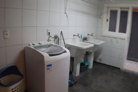 Casa para alugar com 570m², 5 quartos e 2 vagas Casa para alugar com 570m², 5 quartos e 2 vagasÁrea de Serviço
