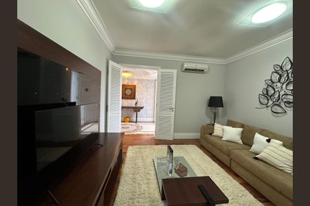 Casa para alugar com 570m², 5 quartos e 2 vagas Casa para alugar com 570m², 5 quartos e 2 vagasSala de TV