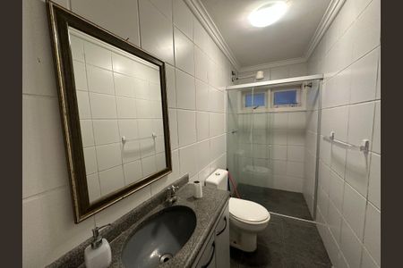Casa para alugar com 570m², 5 quartos e 2 vagas Casa para alugar com 570m², 5 quartos e 2 vagasBanheiro de serviço