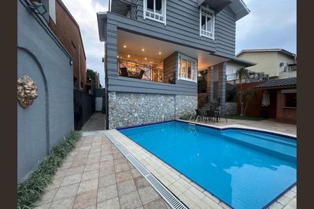 Casa para alugar com 570m², 5 quartos e 2 vagas Casa para alugar com 570m², 5 quartos e 2 vagasPiscina