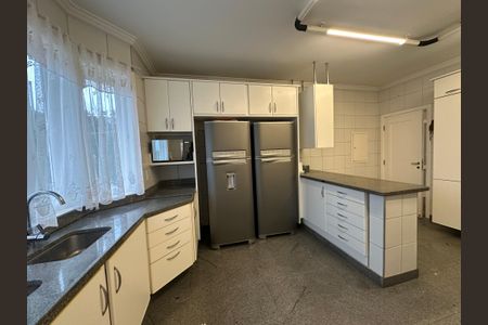 Casa para alugar com 570m², 5 quartos e 2 vagas Casa para alugar com 570m², 5 quartos e 2 vagasCozinha