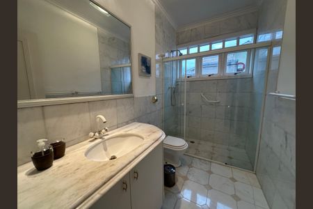 Casa para alugar com 570m², 5 quartos e 2 vagas Casa para alugar com 570m², 5 quartos e 2 vagasBanheiro Social