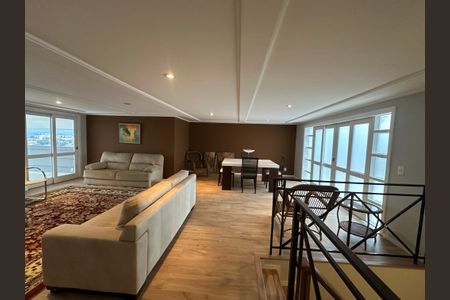 Casa para alugar com 570m², 5 quartos e 2 vagas Casa para alugar com 570m², 5 quartos e 2 vagasSala 2