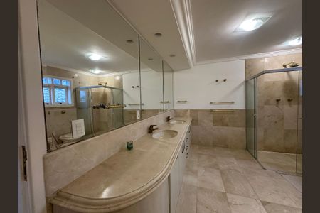 Casa para alugar com 570m², 5 quartos e 2 vagas Casa para alugar com 570m², 5 quartos e 2 vagasBanheiro da Suíte 2
