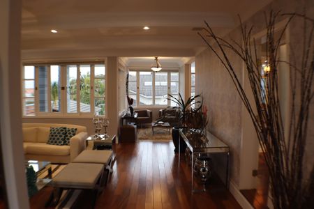Casa para alugar com 570m², 5 quartos e 2 vagas Casa para alugar com 570m², 5 quartos e 2 vagasSala