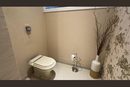 Casa para alugar com 570m², 5 quartos e 2 vagas Casa para alugar com 570m², 5 quartos e 2 vagasLavabo