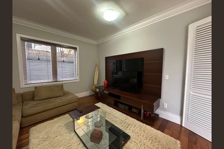 Casa para alugar com 570m², 5 quartos e 2 vagas Casa para alugar com 570m², 5 quartos e 2 vagasSala de TV