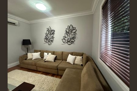 Casa para alugar com 570m², 5 quartos e 2 vagas Casa para alugar com 570m², 5 quartos e 2 vagasSala de TV