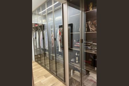 Apartamento à venda com 164m², 3 quartos e 3 vagas Apartamento à venda com 164m², 3 quartos e 3 vagasCloset da suíte