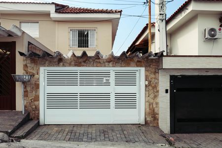 Casa à venda com 120m², 2 quartos e 1 vaga Casa à venda com 120m², 2 quartos e 1 vagaFachada