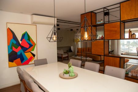 Apartamento à venda com 225m², 3 quartos e 4 vagas Apartamento à venda com 225m², 3 quartos e 4 vagasSala de Jantar