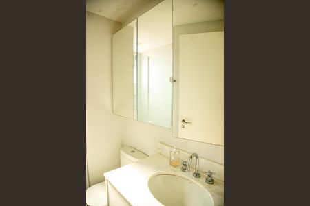 Apartamento à venda com 225m², 3 quartos e 4 vagas Apartamento à venda com 225m², 3 quartos e 4 vagasBanheiro Social