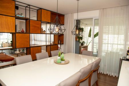 Apartamento à venda com 225m², 3 quartos e 4 vagas Apartamento à venda com 225m², 3 quartos e 4 vagasSala de Jantar