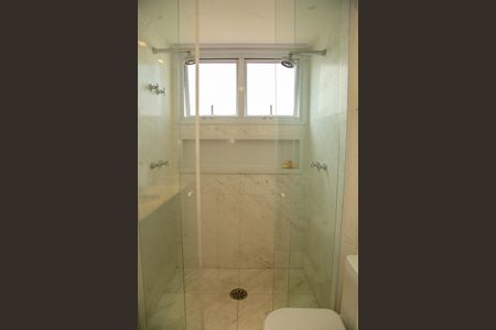 Apartamento à venda com 225m², 3 quartos e 4 vagas Apartamento à venda com 225m², 3 quartos e 4 vagasBanheiro da Suíte 1