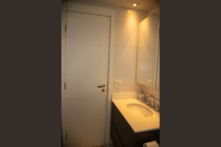 Apartamento à venda com 225m², 3 quartos e 4 vagas Apartamento à venda com 225m², 3 quartos e 4 vagasBanheiro da Suíte 1