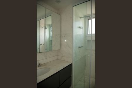 Apartamento à venda com 225m², 3 quartos e 4 vagas Apartamento à venda com 225m², 3 quartos e 4 vagasBanheiro da Suíte 1