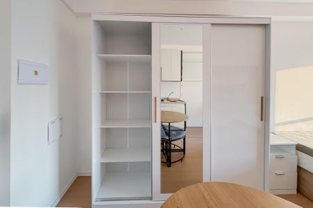 Studio à venda com 32m², 1 quarto e sem vaga Studio à venda com 32m², 1 quarto e sem vagaStudio