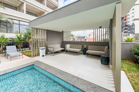 Studio à venda com 32m², 1 quarto e sem vaga Studio à venda com 32m², 1 quarto e sem vagaPiscina