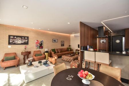 Casa de condomínio à venda com 300m², 4 quartos e 3 vagasSala