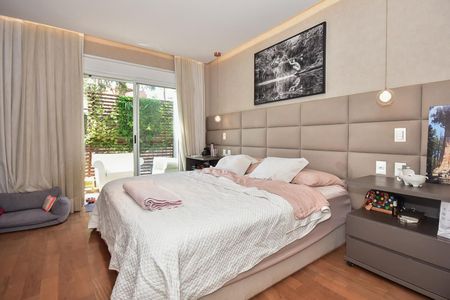 Casa de condomínio à venda com 300m², 4 quartos e 3 vagasSuíte