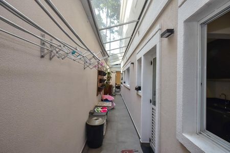 Casa de condomínio à venda com 300m², 4 quartos e 3 vagasCorredor Externo