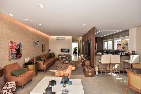 Casa de condomínio à venda com 300m², 4 quartos e 3 vagasSala