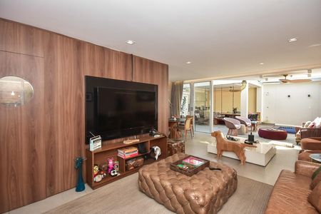 Casa de condomínio à venda com 300m², 4 quartos e 3 vagasSala