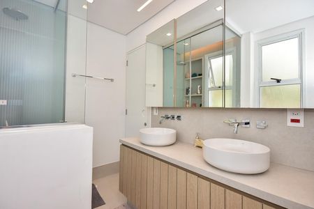 Casa de condomínio à venda com 300m², 4 quartos e 3 vagasBanheiro