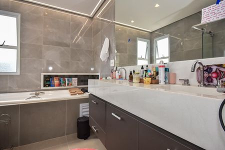 Casa de condomínio à venda com 300m², 4 quartos e 3 vagasBanheiro Suíte