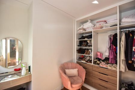 Casa de condomínio à venda com 300m², 4 quartos e 3 vagasArmário do Quarto 3