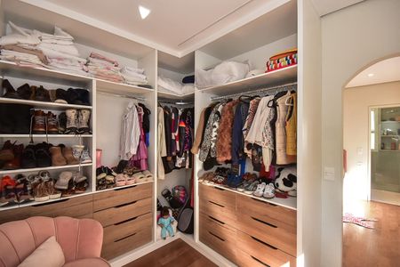 Casa de condomínio à venda com 300m², 4 quartos e 3 vagasArmário do Quarto 3