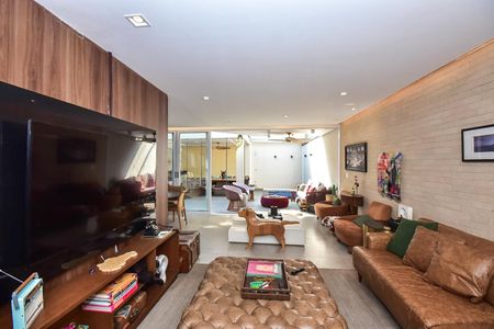 Casa de condomínio à venda com 300m², 4 quartos e 3 vagasSala