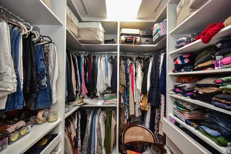 Casa de condomínio à venda com 300m², 4 quartos e 3 vagasArmário da Suíte 