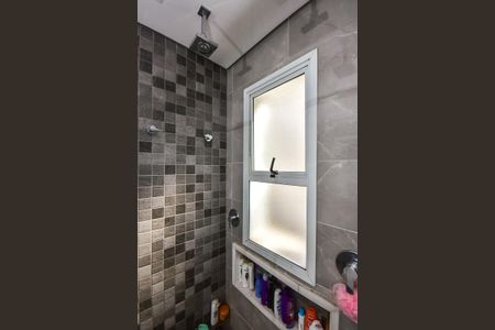 Casa de condomínio à venda com 300m², 4 quartos e 3 vagasChuveiro do Banheiro da Suíte