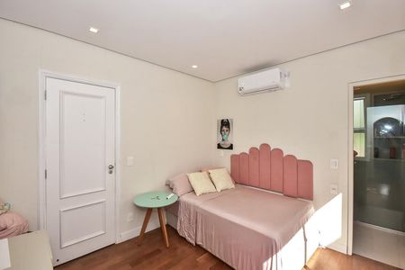 Casa de condomínio à venda com 300m², 4 quartos e 3 vagasVaranda do Quarto 2