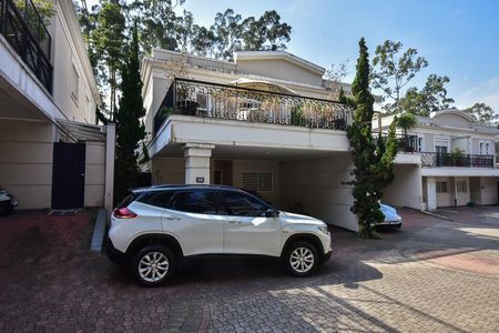 Casa de condomínio à venda com 300m², 4 quartos e 3 vagasFachada